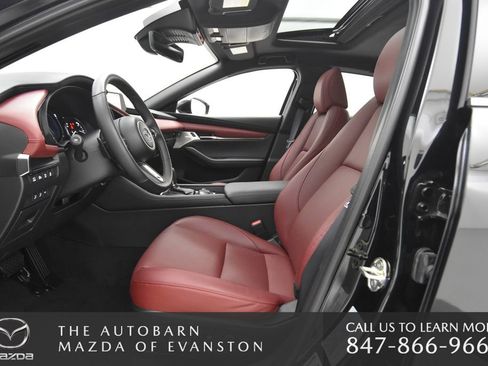 Certified 2025 MAZDA MAZDA3 Hatchback w/Premium Plus Pkg image 30