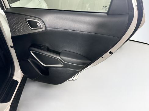 Used 2025 Kia Soul LX w/ LX Technology Package image 29