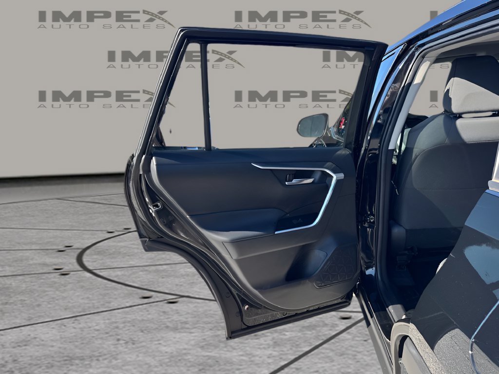 Used 2022 Toyota RAV4 XLE w/ Convenience Package FWD image 25