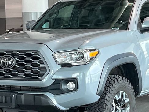 Used 2020 Toyota Tacoma TRD Off-Road w/ TRD Premium Off Road Package AWD/4WD image 5