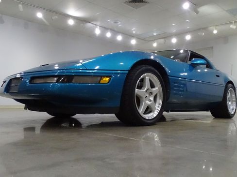 Used 1994 Chevrolet Corvette Coupe RWD image 4