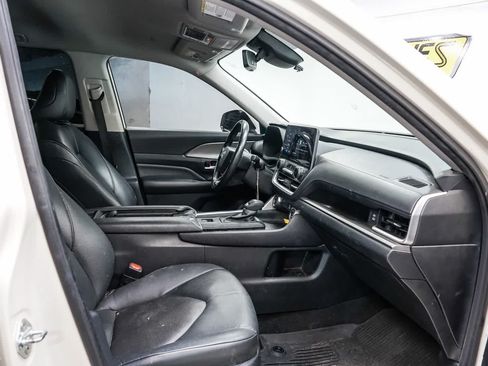 Used 2024 Toyota Grand Highlander AWD image 16