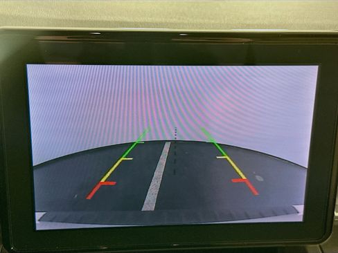 Used 2021 Ford Explorer XLT w/ Equipment Group 202A image 23