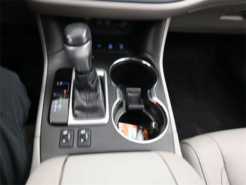 Used 2018 Toyota Highlander XLE image 11