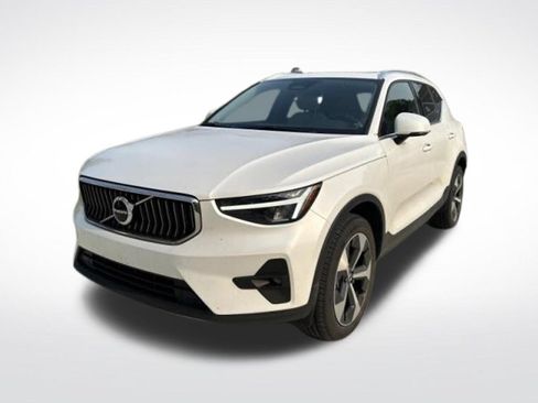 Used 2023 Volvo XC40 B5 Plus w/ Climate Package AWD/4WD image 3