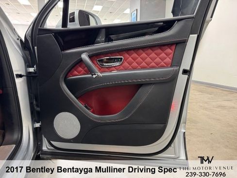 Used 2017 Bentley Bentayga Mulliner Driving Specification image 34