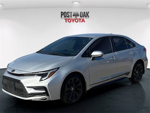 Used 2024 Toyota Corolla SE image 3