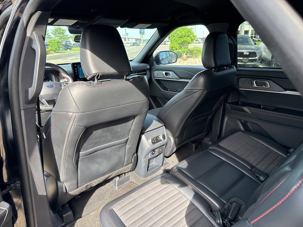 Used 2025 Ford Explorer ST-Line w/ ST-Line Street Pack AWD/4WD image 19