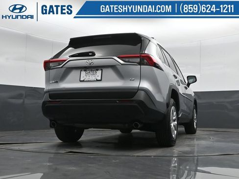 Used 2021 Toyota RAV4 LE FWD image 32