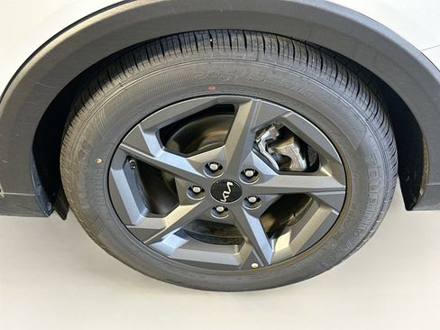 Used 2025 Kia K4 LXS image 11