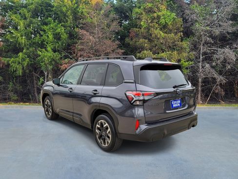 Used 2025 Subaru Forester Premium AWD/4WD image 21