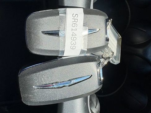 Used 2025 Chrysler Pacifica Select FWD image 15