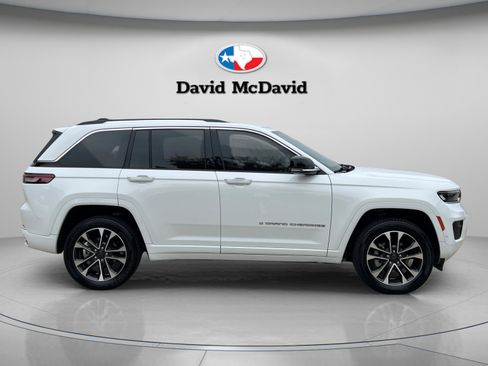Used 2023 Jeep Grand Cherokee Overland w/ Luxury Tech Group IV AWD/4WD image 8