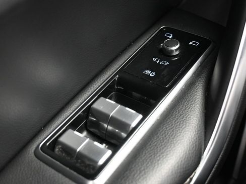 Used 2024 Jaguar F-PACE R-Dynamic S image 15