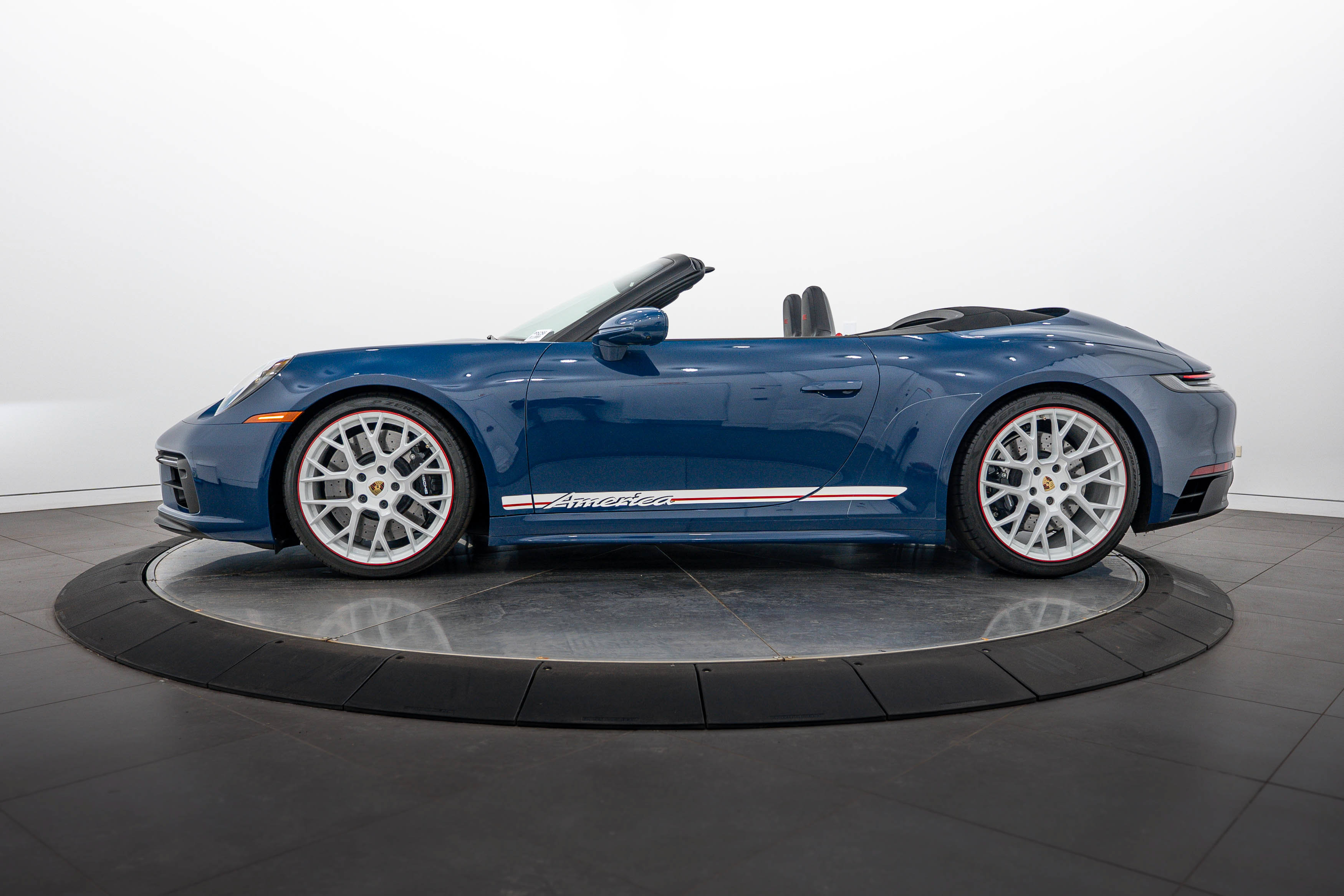 Certified 2023 Porsche 911 Carrera GTS RWD image 2