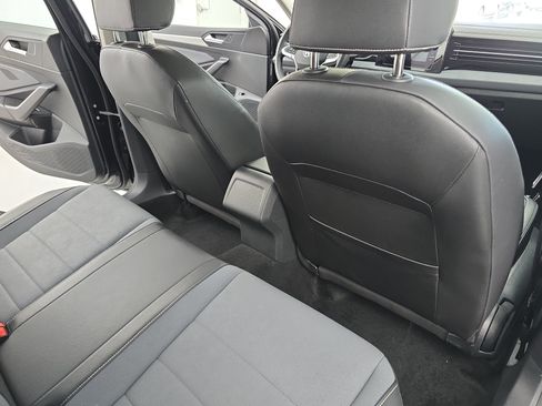 Certified 2025 Volkswagen Jetta SE w/ Sunroof Package FWD image 11