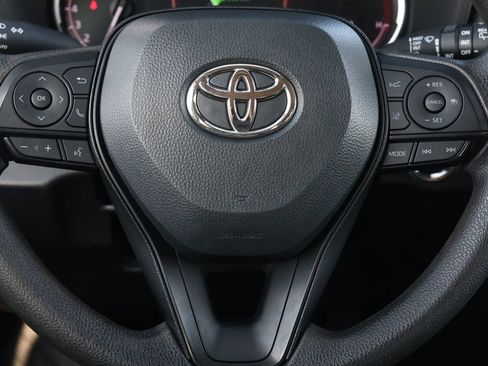 Used 2025 Toyota RAV4 XLE FWD image 17