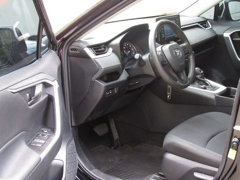 Certified 2021 Toyota RAV4 LE AWD/4WD image 10