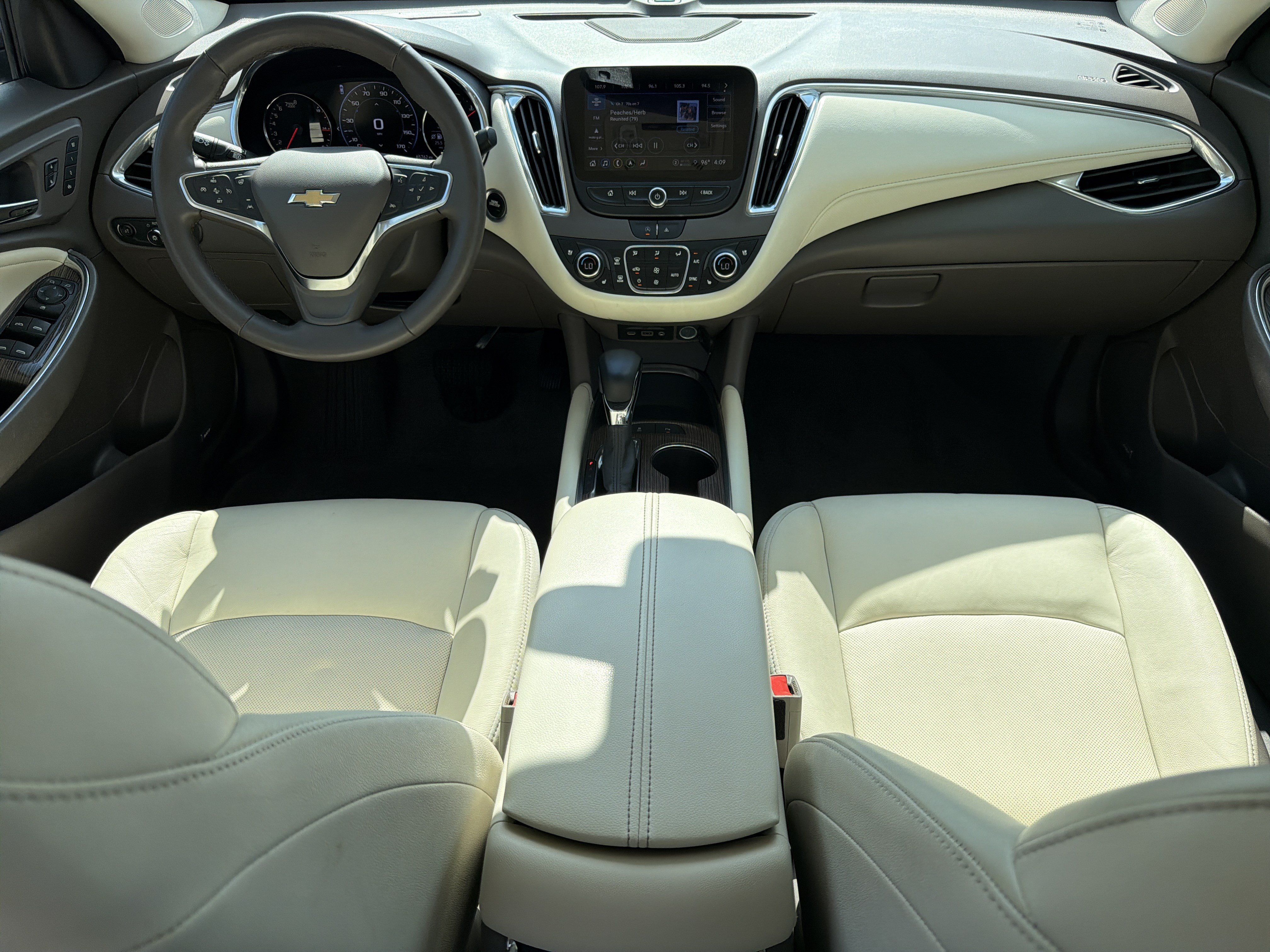Used 2025 Chevrolet Equinox LT AWD/4WD image 4