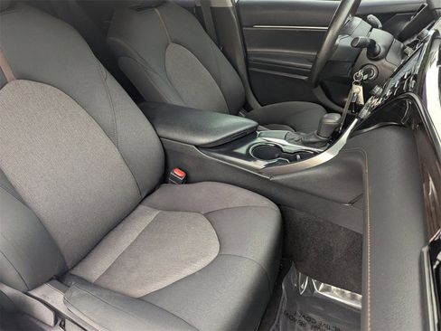 Used 2020 Toyota Camry LE image 8