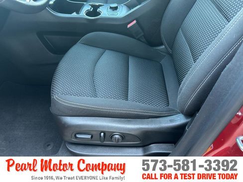 Used 2023 GMC Terrain SLE w/ Driver Convenience Package FWD image 10