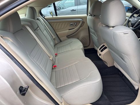 Used 2018 Ford Taurus SE image 38