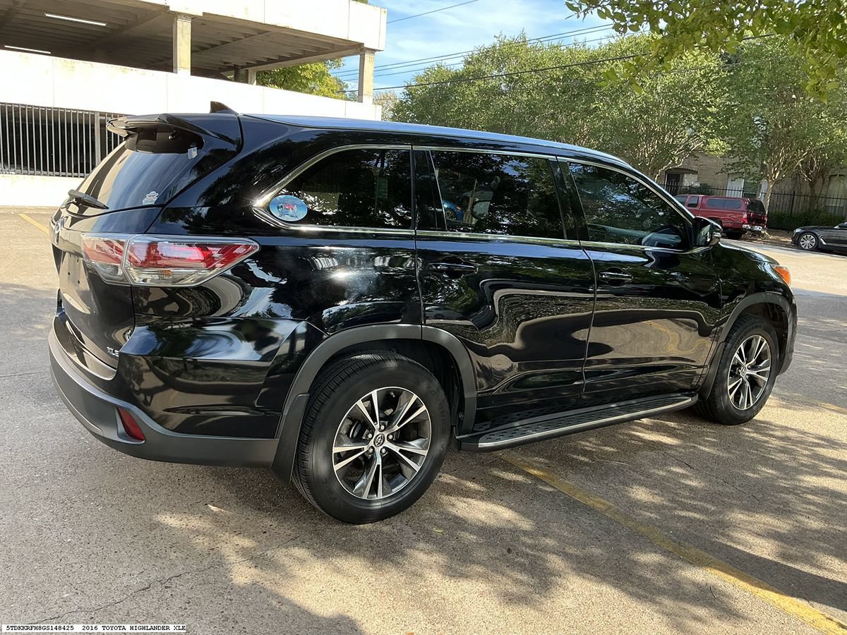 Used 2016 Toyota Highlander XLE FWD image 6