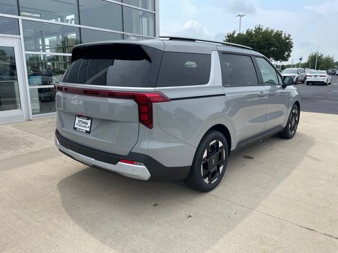 New 2027 Kia Carnival EX FWD image 5