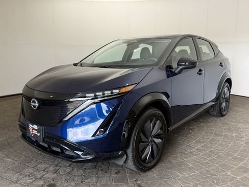 Used 2023 Nissan Ariya AWD image 3