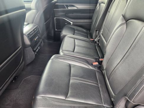 Used 2025 Jeep Wagoneer L 4WD image 29