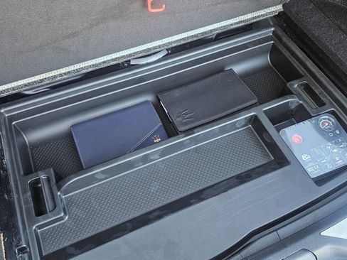 Used 2021 Maserati Levante GranLusso image 21