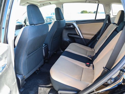 Used 2016 Toyota RAV4 XLE image 18