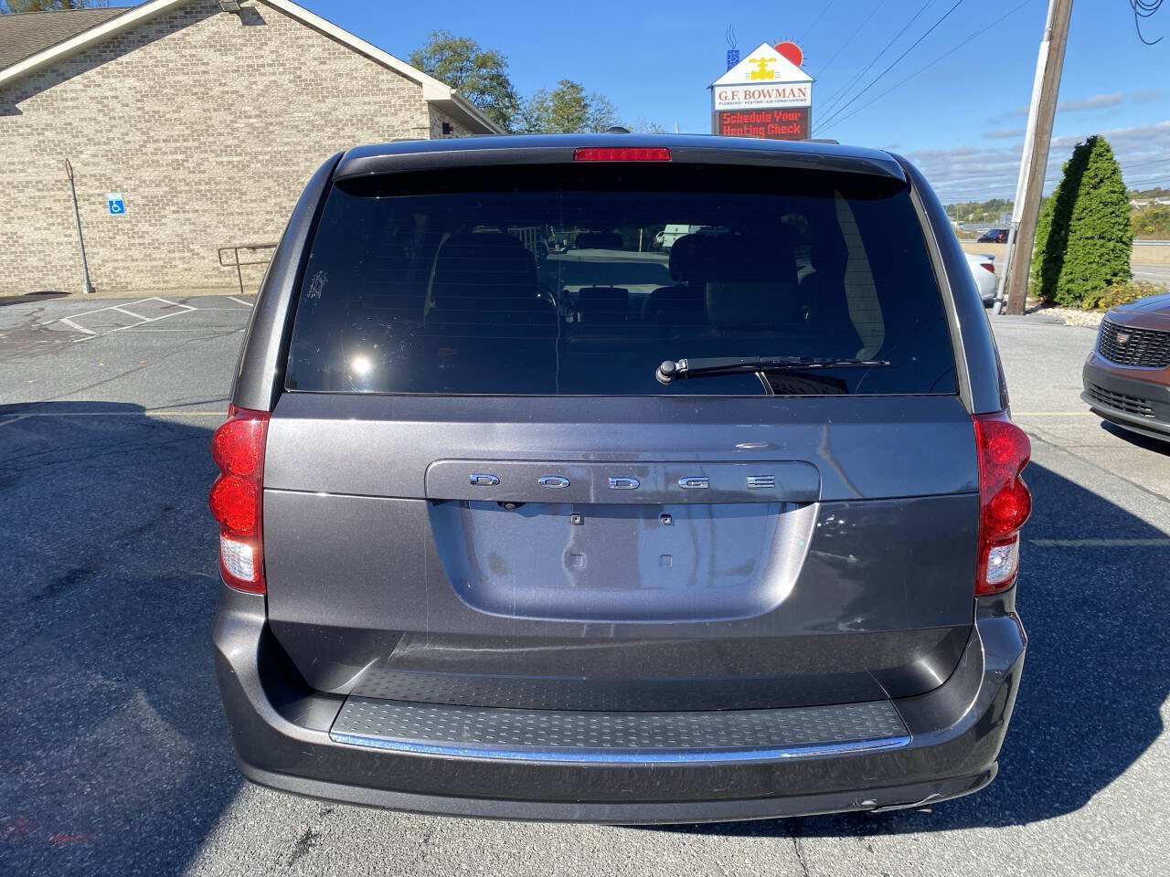Used 2018 Dodge Grand Caravan SXT FWD image 6