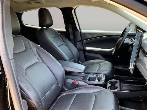 Certified 2025 Ford Mustang Mach-E Premium RWD image 8