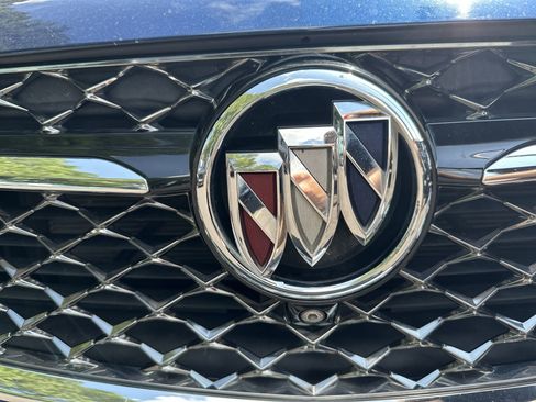 Used 2022 Buick Envision Avenir w/ Technology Package II FWD image 28