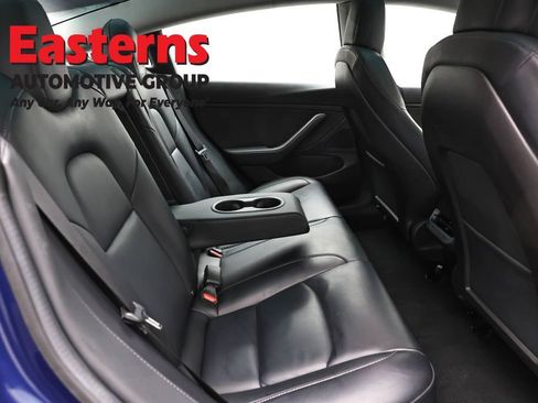 Used 2019 Tesla Model 3 Standard Range image 17