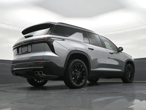 Used 2025 Chevrolet Traverse LT w/ Midnight/Sport Edition FWD image 29