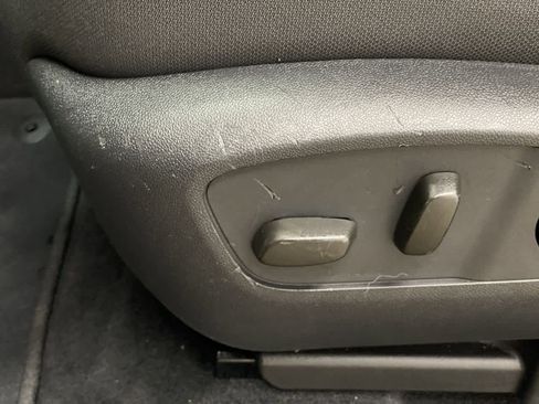 Used 2025 GMC Acadia Elevation image 34