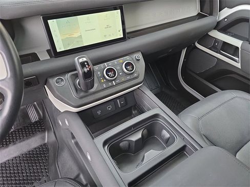 Used 2023 Land Rover Defender 110 SE image 19