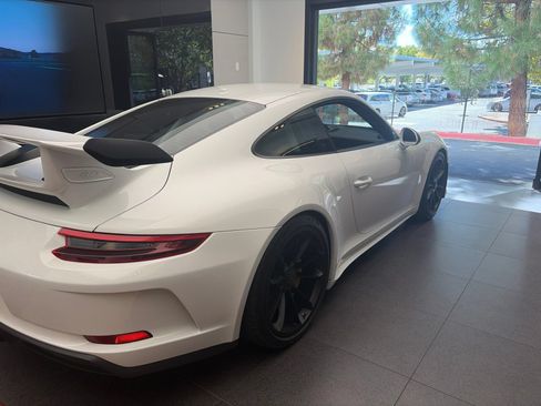 Used 2018 Porsche 911 GT3 RWD image 5