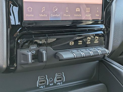 New 2026 RAM 2500 Laramie w/ Night Edition AWD/4WD image 13