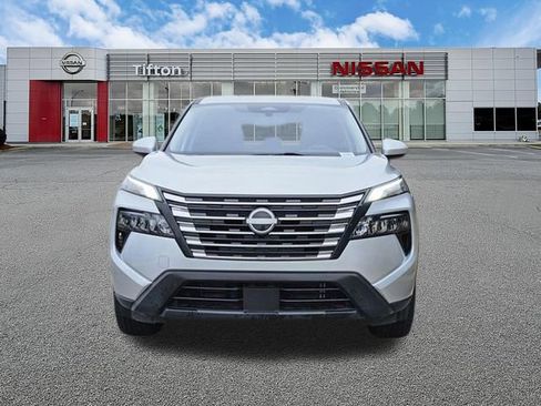 Certified 2024 Nissan Rogue SV FWD image 2