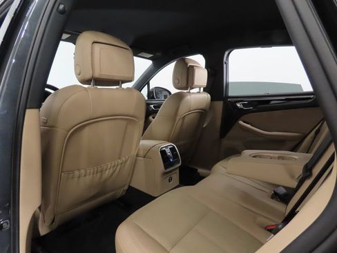 Certified 2024 Porsche Macan AWD/4WD image 43