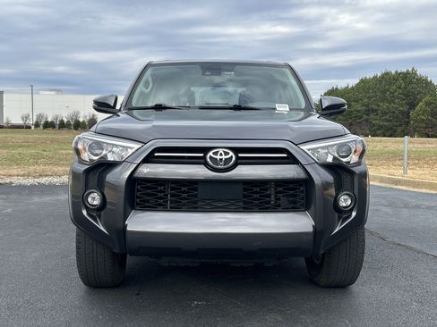 Used 2022 Toyota 4Runner SR5 Premium image 3