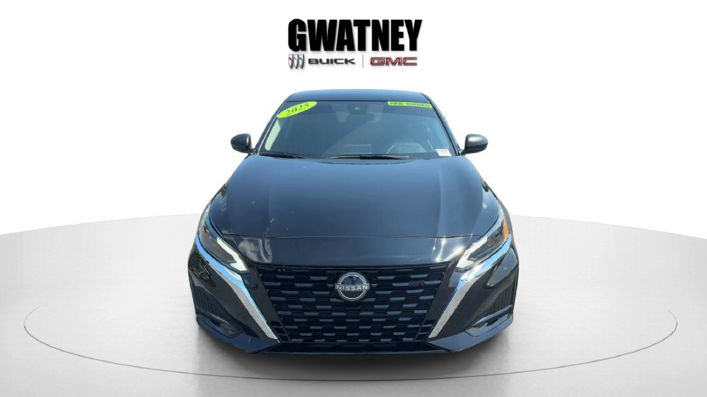 Used 2025 Nissan Altima 2.5 SV FWD image 8