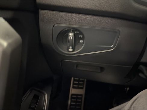 Certified 2022 Volkswagen Tiguan SE R-Line image 25