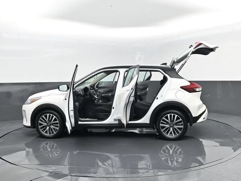 Used 2023 Nissan Kicks SV FWD image 29