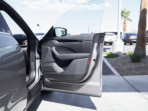 Used 2022 Maserati Levante Modena image 11