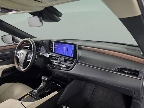 Used 2025 Lexus ES 300h w/ Technology Package image 26