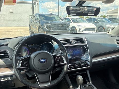 Used 2019 Subaru Outback 2.5i Touring w/ Popular Package #3A AWD/4WD image 9